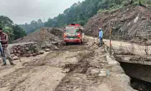 BRO ने जम्मू-कश्मीर के कठुआ में महत्वपूर्ण संपर्क मार्ग बहाल किया BRO ने जम्मू-कश्मीर के कठुआ में महत्वपूर्ण संपर्क मार्ग बहाल किया