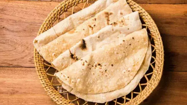 बासी रोटी खाने से पेट रहता है स्वस्थ, मिलते हैं कई फायदे बासी रोटी खाने से पेट रहता है स्वस्थ, मिलते हैं कई फायदे