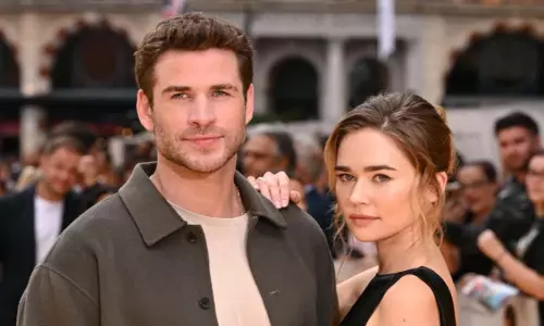 Liam Hemsworth और गैब्रिएला ब्रूक्स के रिश्ते की समयरेखा