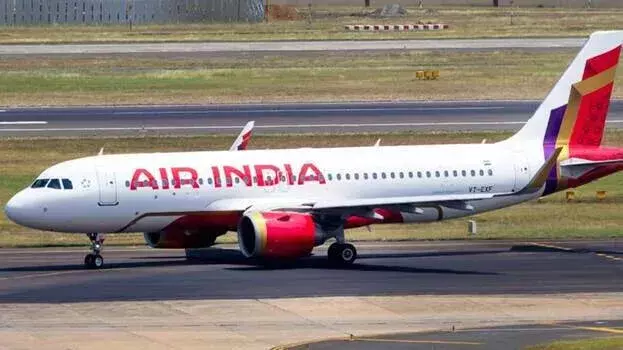 अबू धाबी जा रहे एयर इंडिया के विमान की पक्षी से टकराने के बाद आपातकालीन लैंडिंग