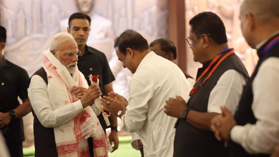 Assam : प्रधानमंत्री मोदी गुवाहाटी में, गोलाघाट दौरे के दौरान ‘नीम कॉरिडोर’ से गुजरेंगे Assam : प्रधानमंत्री मोदी गुवाहाटी में, गोलाघाट दौरे के दौरान ‘नीम कॉरिडोर’ से गुजरेंगे
