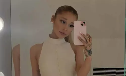 Ariana Grande ने आगामी टूर इटरनल सनशाइन के लिए टिकट संबंधी समस्याओं की बात स्वीकार की