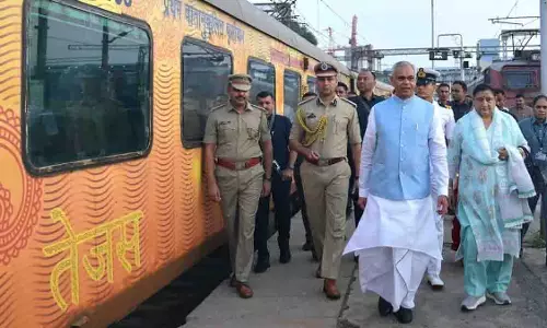 राधाकृष्णन के पदोन्नति के बाद Maharashtra का कार्यभार आचार्य देवव्रत को राधाकृष्णन के पदोन्नति के बाद Maharashtra का कार्यभार आचार्य देवव्रत को