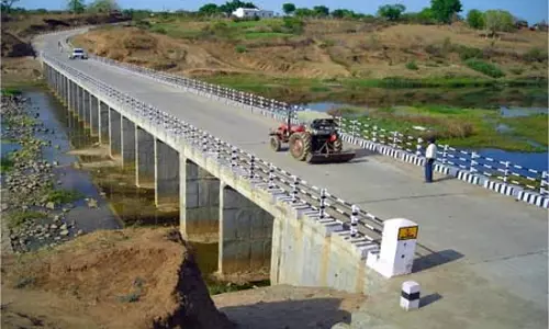 प्रधानमंत्री ग्राम सड़क योजना के अंतर्गत अब तक 7.83 लाख किलोमीटर की सड़कों का हुआ निर्माण; 9,891 पुल भी बने प्रधानमंत्री ग्राम सड़क योजना के अंतर्गत अब तक 7.83 लाख किलोमीटर की सड़कों का हुआ निर्माण; 9,891 पुल भी बने