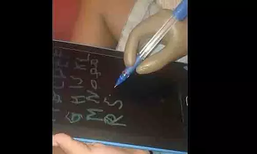 Pune: 8 वर्षीय बच्चा कृत्रिम हाथ के साथ स्कूल लौटा