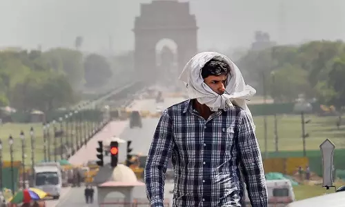 Delhi में मौसम: आज गर्म, उमस भरा दिन, हल्की बारिश की संभावना Delhi में मौसम: आज गर्म, उमस भरा दिन, हल्की बारिश की संभावना