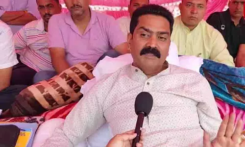 एनएच के रुके हुए काम को लेकर Dharampur MLA का अनशन जारी