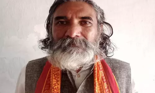 बीजेपी सांसद भड़के धर्मांतरण पर, कहा - कब्रिस्तान और चर्च को उखाड़ फेंके बीजेपी सांसद भड़के धर्मांतरण पर, कहा - कब्रिस्तान और चर्च को उखाड़ फेंके