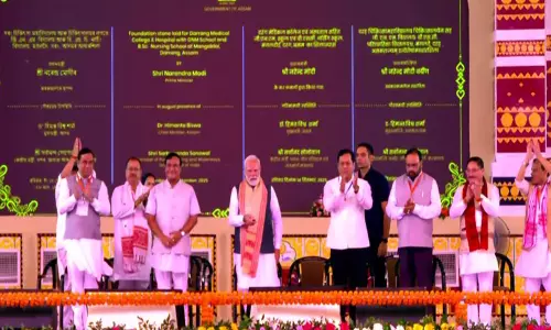 असम के दरांग में PM मोदी ने रखी विकास परियोजनाओं की नींव