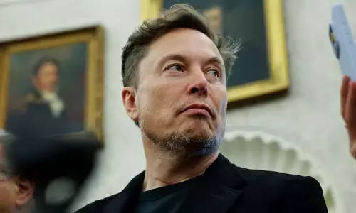 Tesla पर अमेरिकियों की बजाय H1-B वीज़ा धारकों को नौकरी देने का आरोप: रिपोर्ट