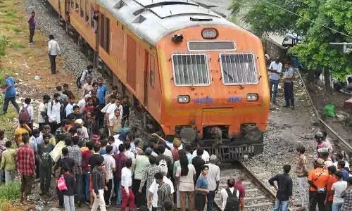 Ludhiana: रेलवे ट्रैक पार करते समय ट्रेन की चपेट में आया व्यक्ति Ludhiana: रेलवे ट्रैक पार करते समय ट्रेन की चपेट में आया व्यक्ति