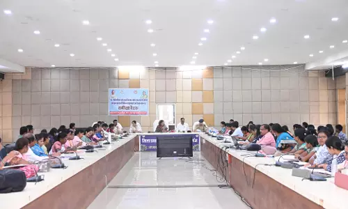 मंत्री लक्ष्मी राजवाड़े ने ली विभागीय समीक्षा बैठक