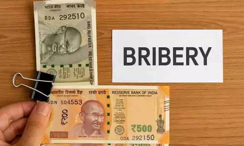 रिश्वतखोरी के खिलाफ बड़ी कार्रवाई, Odisha में कई अफसर गिरफ्तार रिश्वतखोरी के खिलाफ बड़ी कार्रवाई, Odisha में कई अफसर गिरफ्तार
