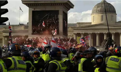 London में आव्रजन विरोधी रैली में एक लाख से अधिक लोग शामिल हुए