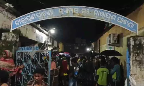 उर्वरक की कमी से Odisha में किसानों का विरोध प्रदर्शन उर्वरक की कमी से Odisha में किसानों का विरोध प्रदर्शन