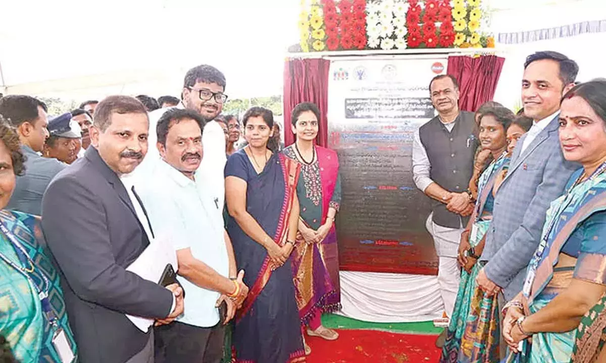 Telangana: पुलिस क्वार्टरों के उन्नयन के लिए 232 करोड़ रुपये की लागत Telangana: पुलिस क्वार्टरों के उन्नयन के लिए 232 करोड़ रुपये की लागत