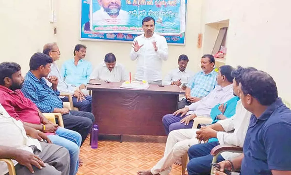 Telangana: BC वेलफेयर एसोसिएशन ने सांसद कृष्णैया का जन्मदिन मनाया