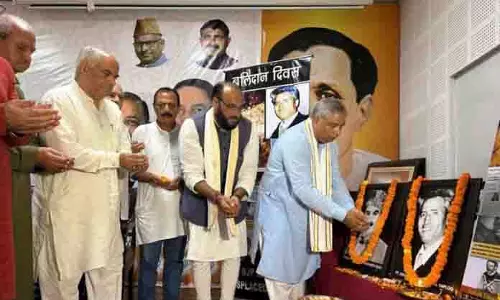 Sat, कौल और अन्य ने टपलू को उनके 37वें शहादत दिवस पर भावभीनी श्रद्धांजलि अर्पित की Sat, कौल और अन्य ने टपलू को उनके 37वें शहादत दिवस पर भावभीनी श्रद्धांजलि अर्पित की