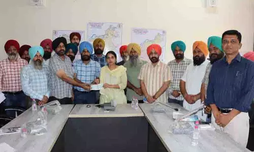 Amritsar शिक्षक संघ ने बाढ़ पीड़ितों के लिए 2 लाख रुपये दान किए