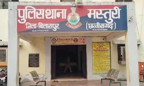 CG: स्कूल में शराबी ग्रामीण ने व्याख्याता पर किया हमला, FIR दर्ज CG: स्कूल में शराबी ग्रामीण ने व्याख्याता पर किया हमला, FIR दर्ज