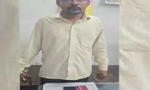 झांकी विसर्जन के दौरान मोबाइल चोरी करने वाला आरोपी गिरफ्तार झांकी विसर्जन के दौरान मोबाइल चोरी करने वाला आरोपी गिरफ्तार