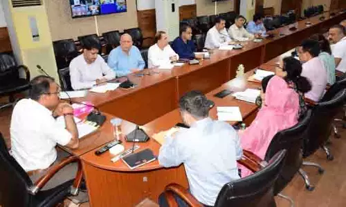 Div Com ने बाढ़ के बाद की बहाली और राहत उपायों की समीक्षा की Div Com ने बाढ़ के बाद की बहाली और राहत उपायों की समीक्षा की