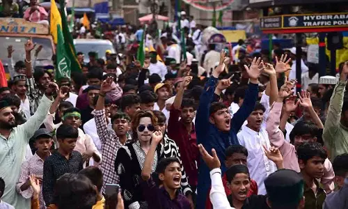 Hyderabad के पुराने शहर में मरकज़ी मिलाद जुलूस में हज़ारों लोग शामिल हुए