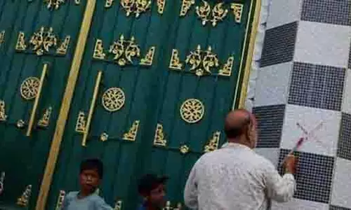 Sambhal: सरकारी जमीन पर अवैध मस्जिद और मदरसा बना पाया गया Sambhal: सरकारी जमीन पर अवैध मस्जिद और मदरसा बना पाया गया