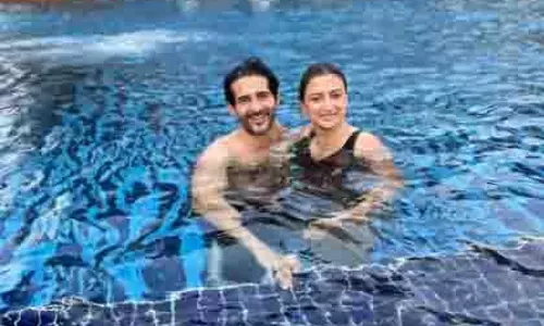 Hiten-Gauri ने थाईलैंड में एंजॉय की प्री-बर्थडे वेकेशन, पूल फन हुई वायरल Hiten-Gauri ने थाईलैंड में एंजॉय की प्री-बर्थडे वेकेशन, पूल फन हुई वायरल