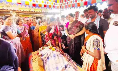 यूरिया खरीदने निकले दो किसानों की दर्दनाक मौत, पूर्व मंत्री ने उठाए सवाल