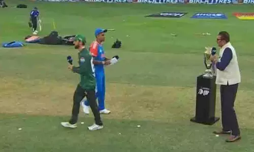 India-Pakistan मैच में टॉस के दौरान हाथ मिलाने की रस्म टूटी?