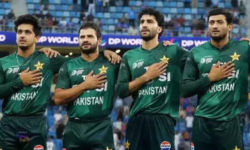 IND vs PAK: पाकिस्तान के राष्ट्रगान की जगह बजा ‘जलेबी बेबी’ IND vs PAK: पाकिस्तान के राष्ट्रगान की जगह बजा ‘जलेबी बेबी’