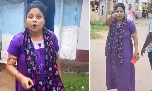 Kharagpur में भाजपा नेता ममता बनर्जी ने एक कार्यकर्ता पर सरेआम जूते फेंके, हंगामा
