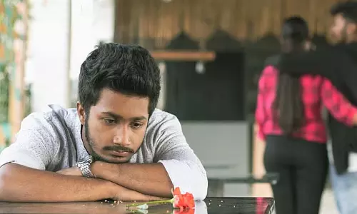 व्यक्ति ने विरोध प्रदर्शन किया, आरोप लगाया कि तृणमूल कार्यकर्ता अपनी पत्नी के साथ भाग गया