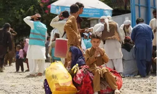 यूएनएचसीआर ने पाकिस्तान से अफगान शरणार्थियों का निर्वासन रोकने की अपील की