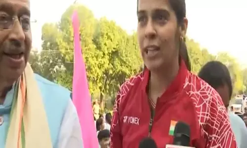 Delhi में मैराथन में साइना नेहवाल की अगुवाई में बड़ी संख्या में युवा पहुंचे