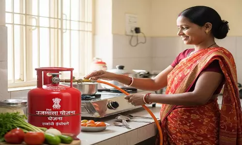 अब जंगल से लकड़ी लाने का झंझट खत्म, पीएम उज्जवला योजना से मिला मुफ्त गैस कनेक्शन