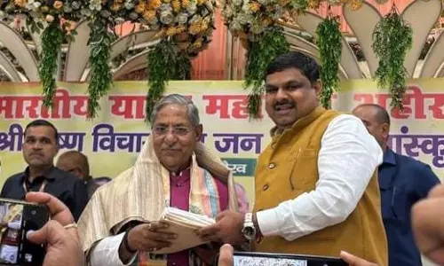 कैबिनेट मंत्री गजेंद्र यादव ने नंद किशोर यादव को किया सम्मानित