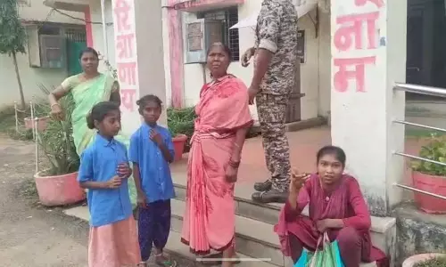 अंबागढ़ चौकी में सामूहिक आत्मदाह का प्रयास, पुलिस व मीडिया की सूझबूझ से टली बड़ी त्रासदी