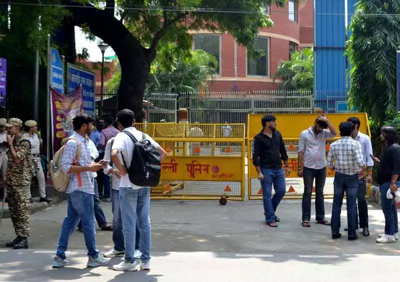 डूसू चुनाव: कम चर्चित यूनियनें छात्रों के हित में सक्रिय डूसू चुनाव: कम चर्चित यूनियनें छात्रों के हित में सक्रिय