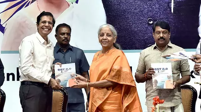 GST कटौती का लाभ लोगों तक पहुंचना चाहिए: केंद्रीय वित्त मंत्री निर्मला सीतारमण GST कटौती का लाभ लोगों तक पहुंचना चाहिए: केंद्रीय वित्त मंत्री निर्मला सीतारमण