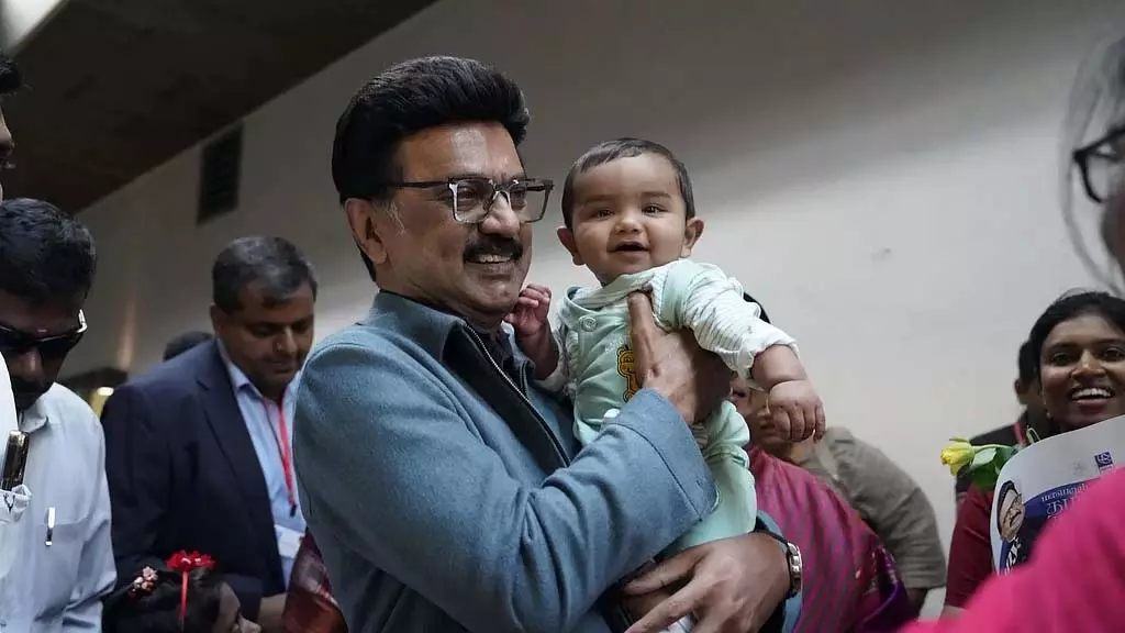 2,000 रुपये प्रति माह प्रदान करने के लिए अंबू करंगल योजना: CM आज करेंगे इसका शुभारंभ 2,000 रुपये प्रति माह प्रदान करने के लिए अंबू करंगल योजना: CM आज करेंगे इसका शुभारंभ