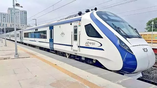 Tamil Nadu : क्या कोयम्बटूर-चेन्नई वंदे भारत ट्रेन कट्पडी में रुकेगी? Tamil Nadu : क्या कोयम्बटूर-चेन्नई वंदे भारत ट्रेन कट्पडी में रुकेगी?