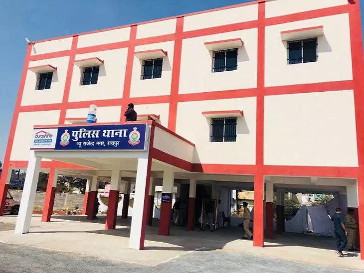 रायपुर : चाकू से डराकर फूड डिलीवरी बॉय के साथ लूटपाट रायपुर : चाकू से डराकर फूड डिलीवरी बॉय के साथ लूटपाट