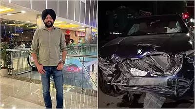 दिल्ली में BMW ने मोटरसाइकिल को टक्कर मारी, वित्त मंत्रालय के वरिष्ठ अधिकारी की मौत, तीन घायल दिल्ली में BMW ने मोटरसाइकिल को टक्कर मारी, वित्त मंत्रालय के वरिष्ठ अधिकारी की मौत, तीन घायल
