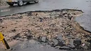 Gwalior: सड़कों की मरम्मत के लिए ताबड़तोड़ काम Gwalior: सड़कों की मरम्मत के लिए ताबड़तोड़ काम