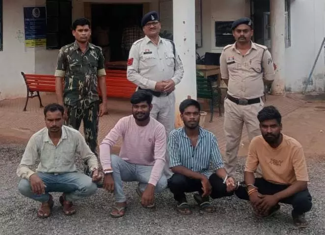 बिना नंबर की पिकअप से 5 मवेशियों का रेस्क्यू, 4 तस्कर गिरफ्तार बिना नंबर की पिकअप से 5 मवेशियों का रेस्क्यू, 4 तस्कर गिरफ्तार