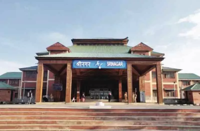 श्रीनगर रेलवे स्टेशन पर कपड़ा और हस्तशिल्प की दुकानें स्थापित की जाएंगी श्रीनगर रेलवे स्टेशन पर कपड़ा और हस्तशिल्प की दुकानें स्थापित की जाएंगी
