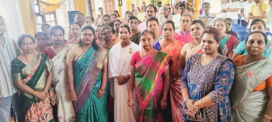 ईश्वर का मार्ग आध्यात्मिक उत्थान का मार्ग है: B.K. Saroja ईश्वर का मार्ग आध्यात्मिक उत्थान का मार्ग है: B.K. Saroja