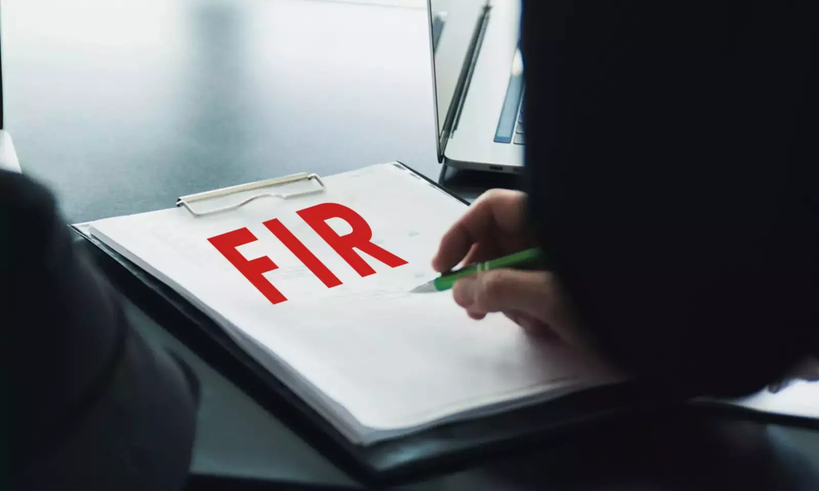 Lucknow: सरकारी नंबर वितरण मामले में तीन पर FIR दर्ज Lucknow: सरकारी नंबर वितरण मामले में तीन पर FIR दर्ज